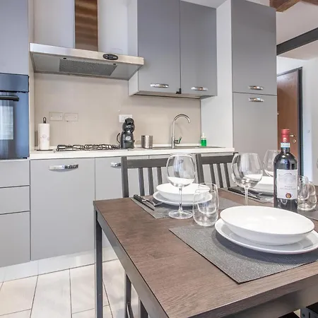 N1 - Elegante Trilocale In Centro Апартаменти
